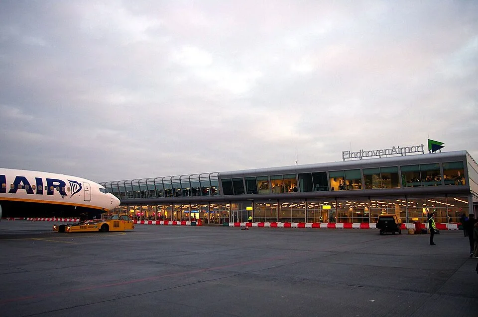 Terminalgebouw van Eindhoven Airport, archieffoto uit 2007